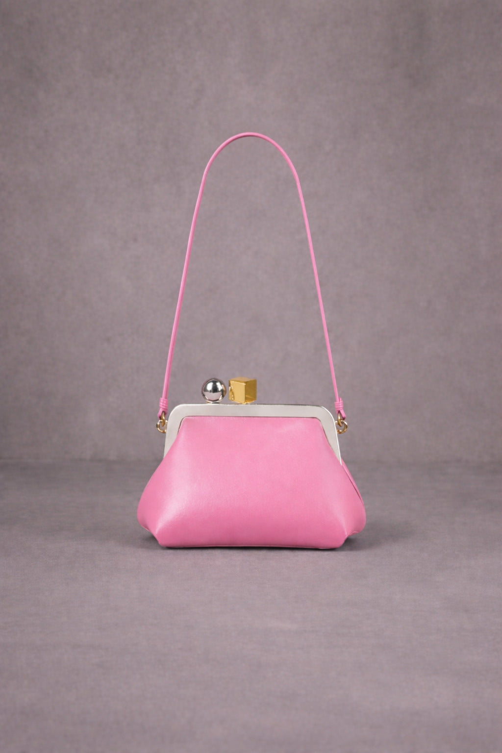 Elegant Crocodile-Effect Handheld Purse