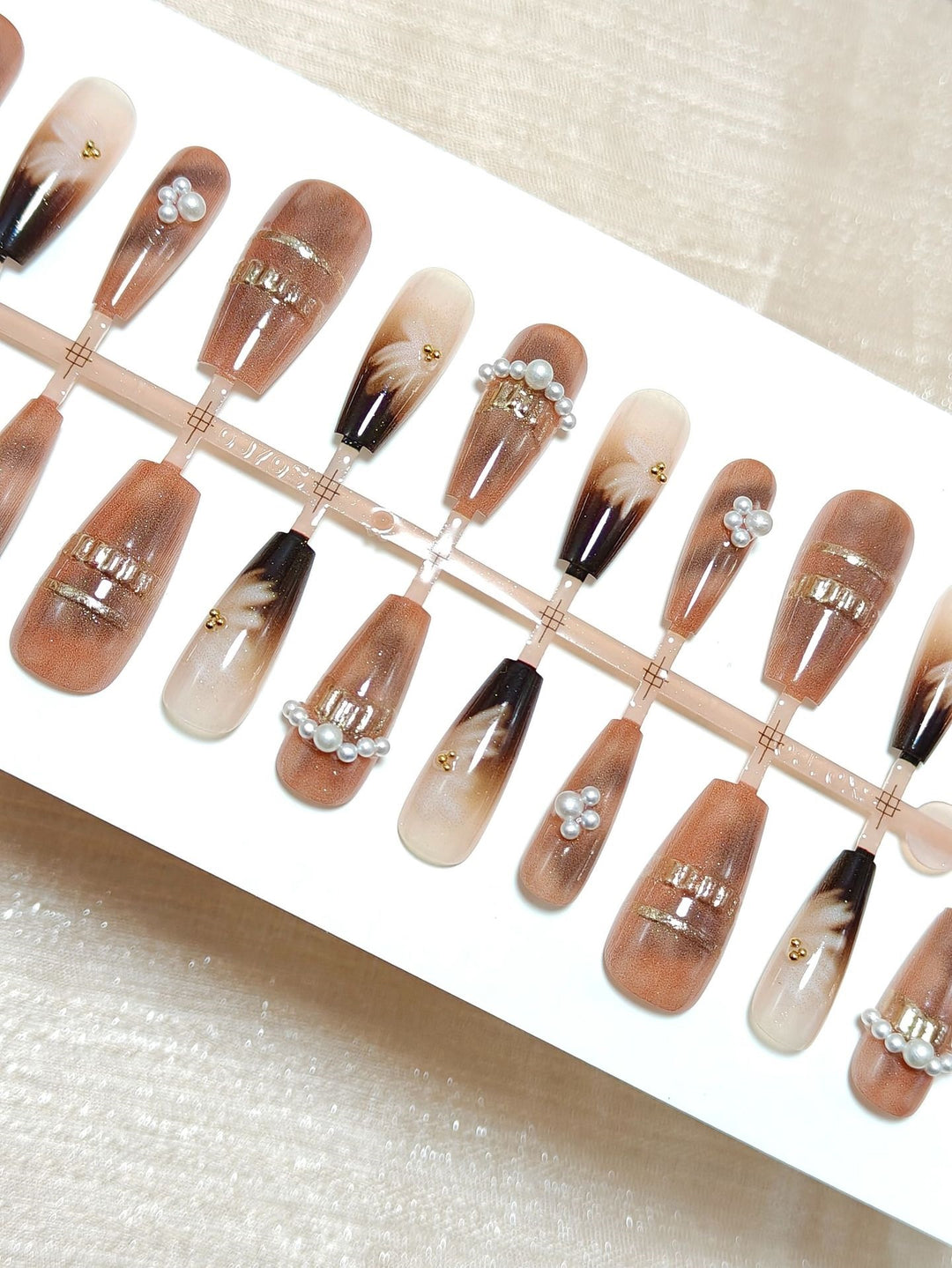 Artificial nail set with elegant ombre and pearl design Kalsten
