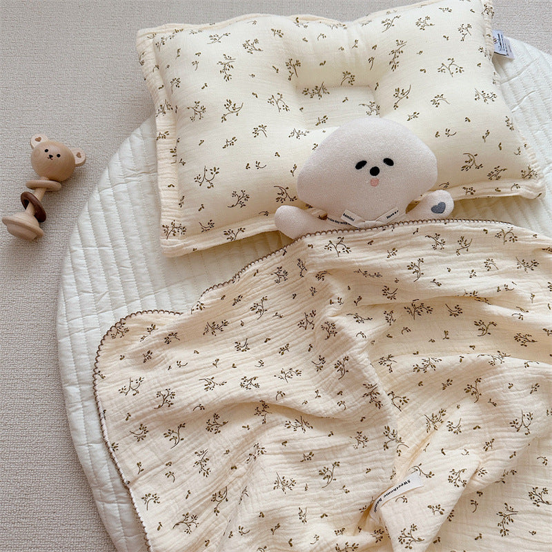 Unisex Muslin Blanket with delicate floral design and elegant ruffles Kalsten