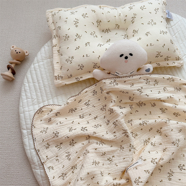 Unisex Muslin Blanket with delicate floral design and elegant ruffles Kalsten