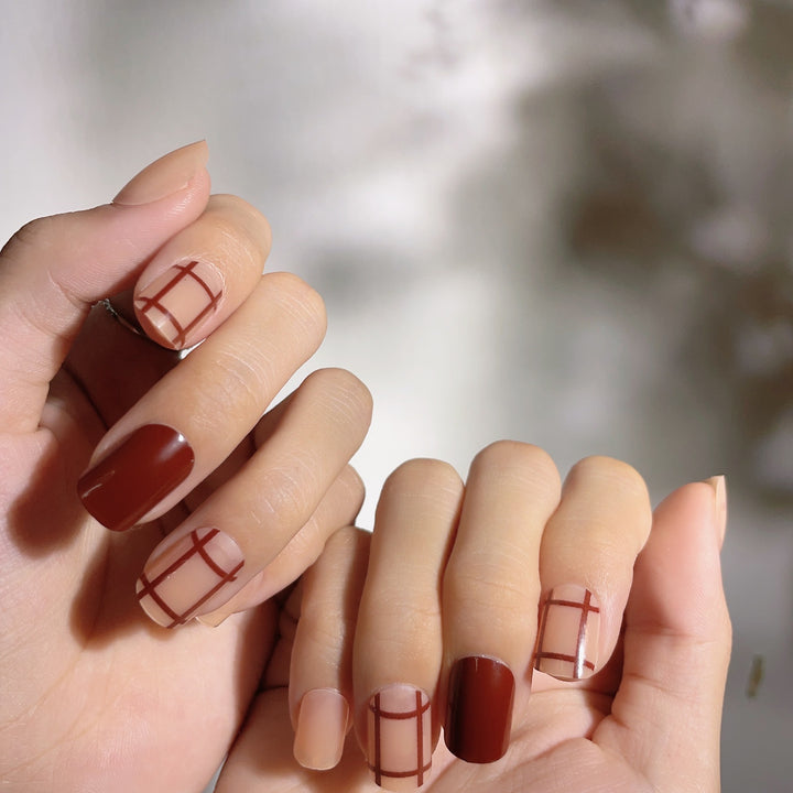 Stylish Press-On Nail Art Set with Geometric Patterns