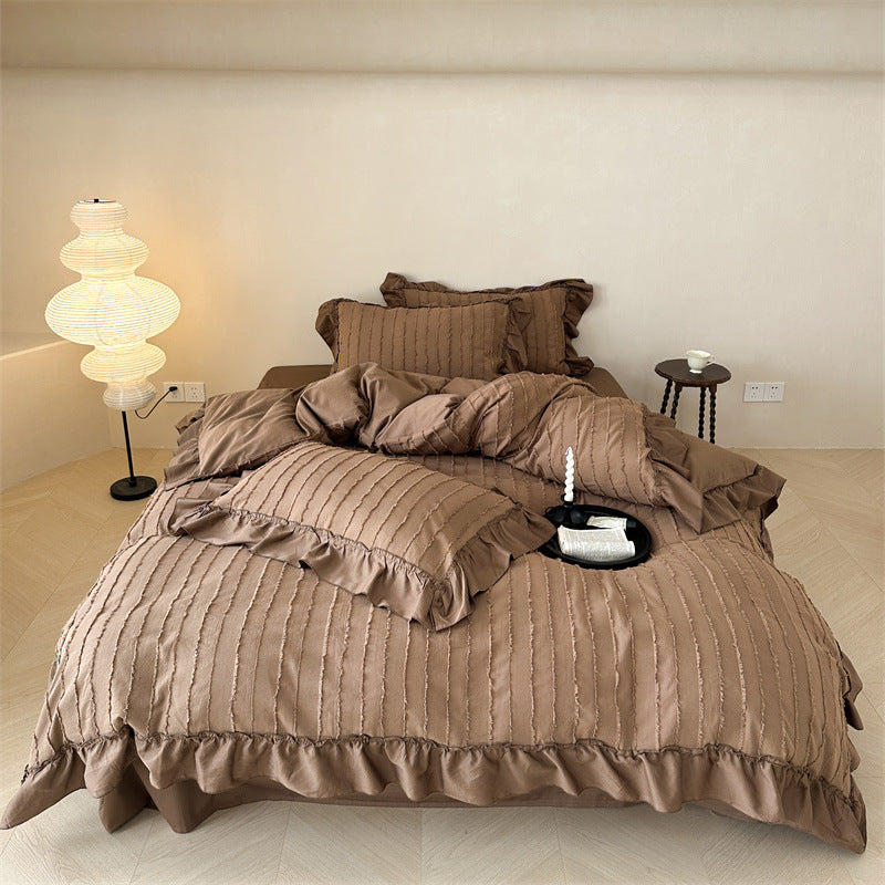 Bedding set with ruffles and ribbed stripe texture