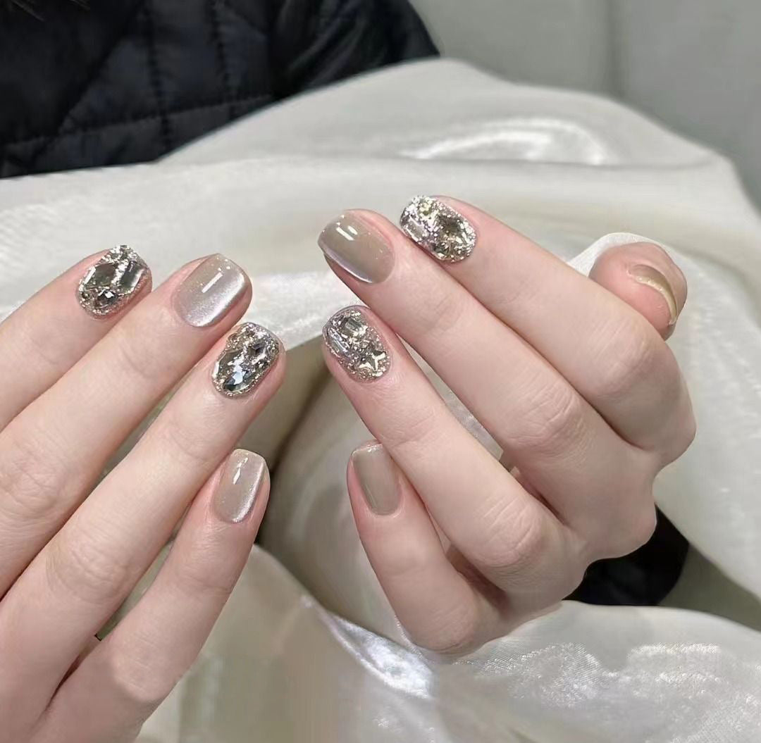 Glossy Decorative Press-On Nails Set Kalsten