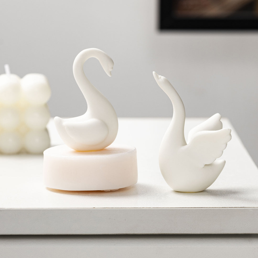 Curved Ceramic Figure Kalsten
