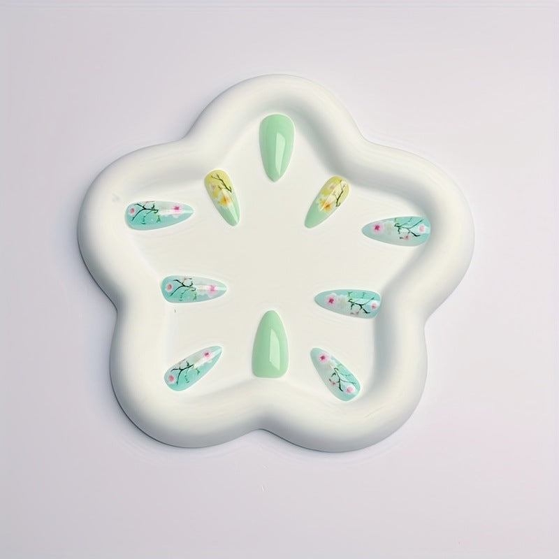 Floral Themed 3D Nail Art Kalsten