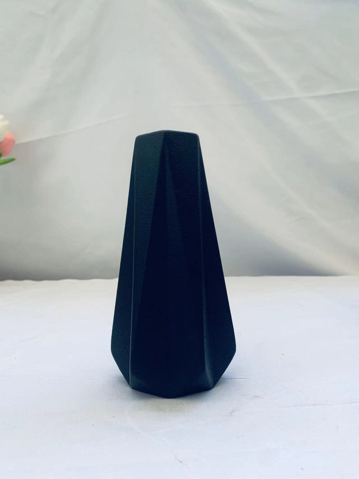 Modern Geometric Decorative Sculpture Kalsten