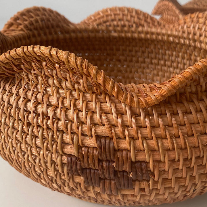 Handcrafted storage basket with wavy edge Kalsten