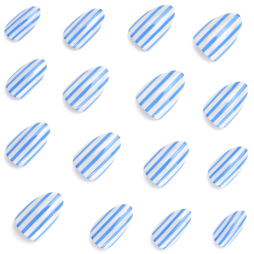 Artful nail art with maritime striped pattern Kalsten
