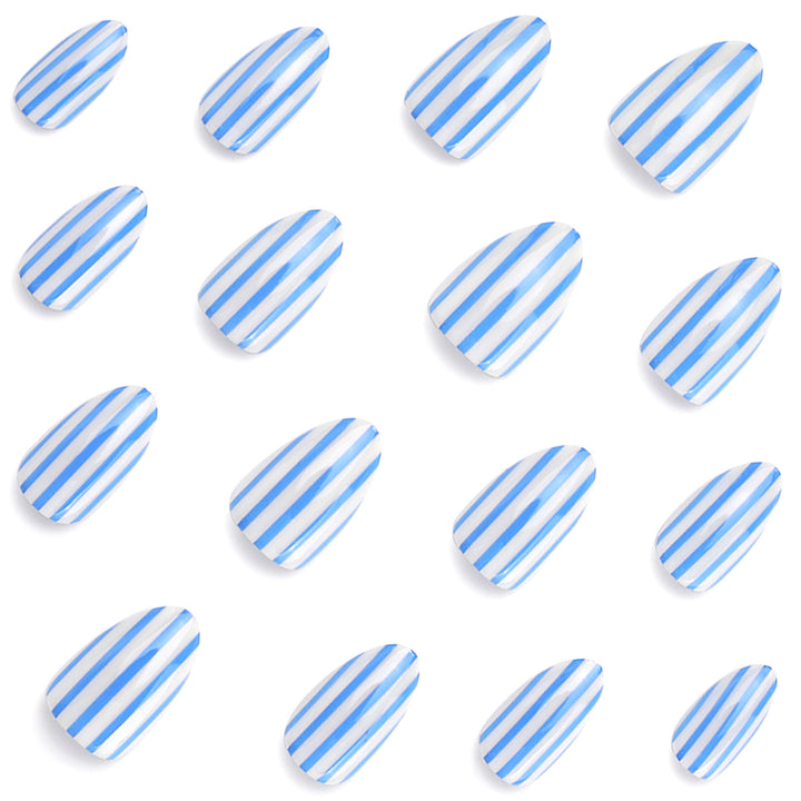 Artful nail art with maritime striped pattern Kalsten