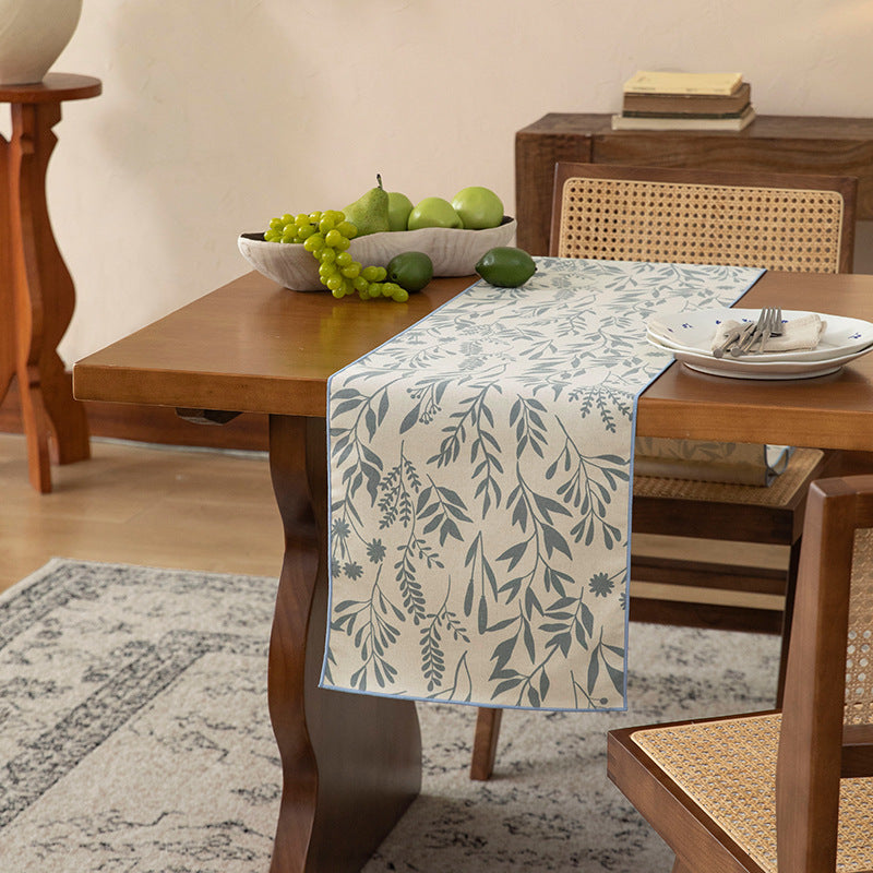 Woven table runner and placemat set made of cotton-linen with botanical scrolling pattern