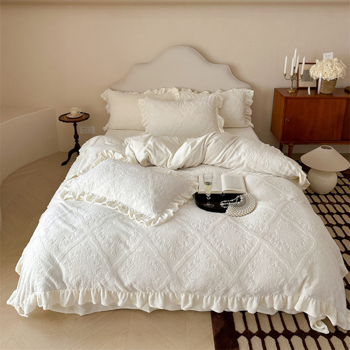 Bedding set with delicate ruffle trim and Jacquard damask structure