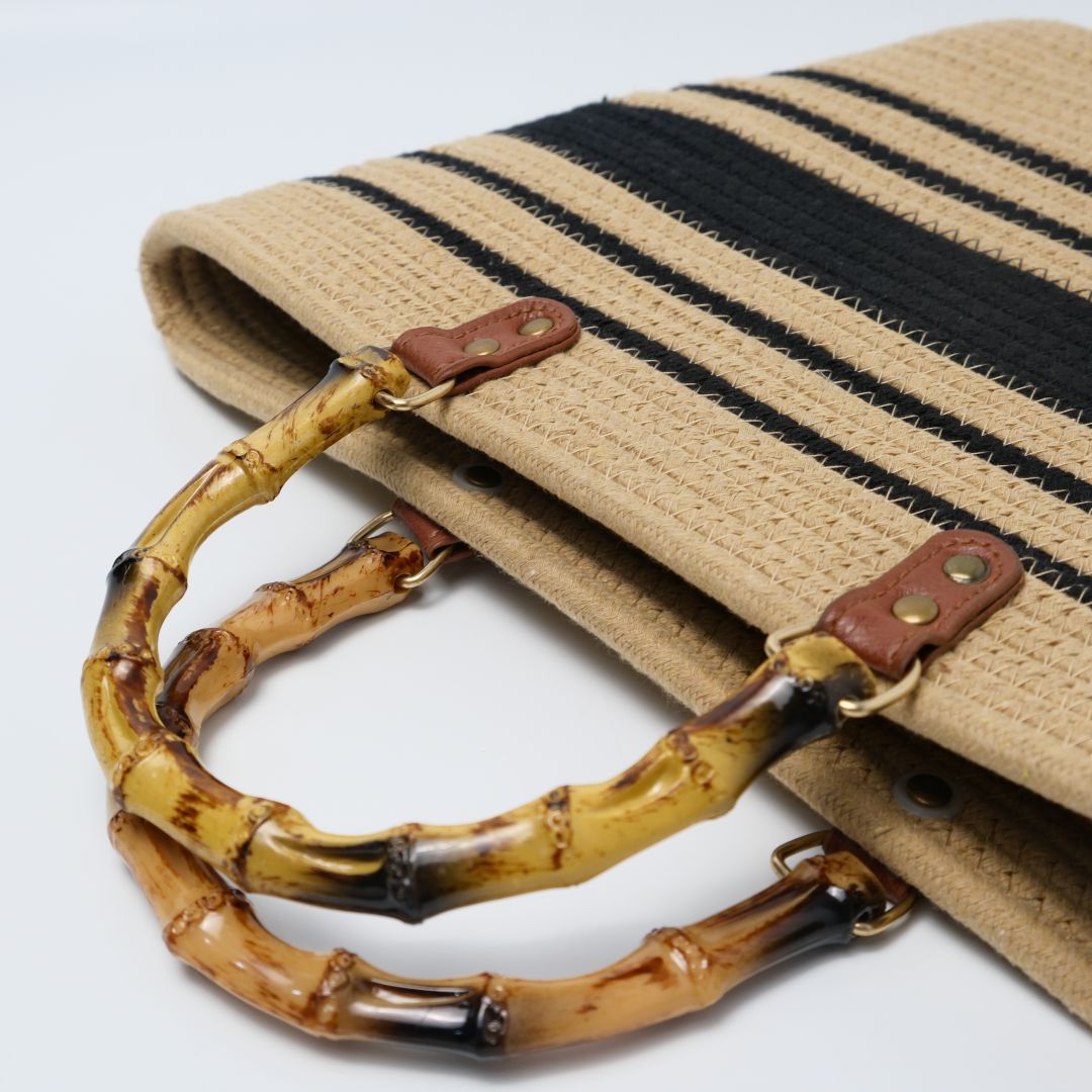 Stylish basket bag with bamboo handles Kalsten