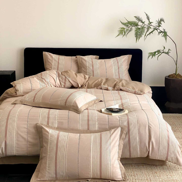 Luxurious linen-cotton bedding with fine stripes and pillowcases