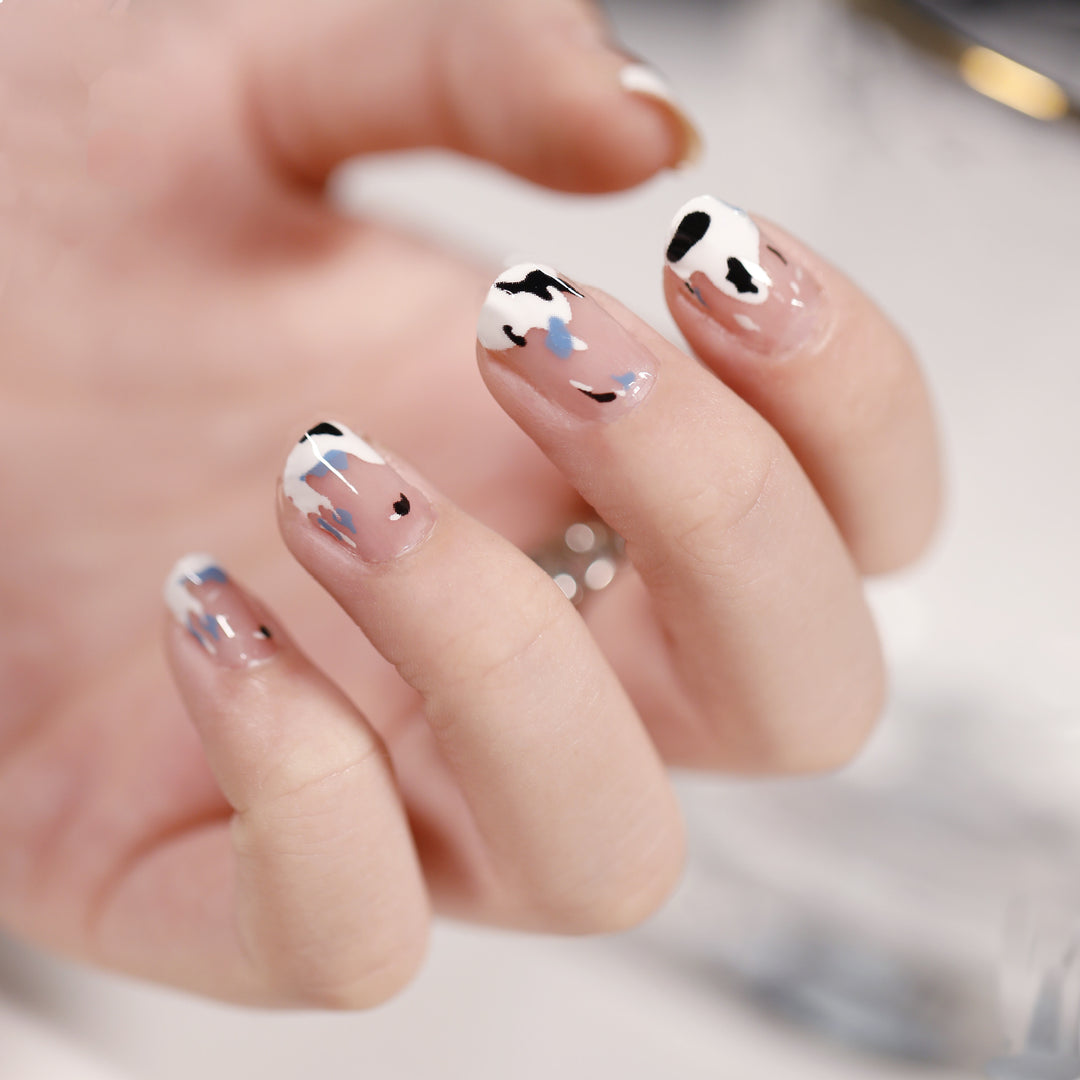 Artificial nail art with heart-shaped designs and soft color gradients Kalsten