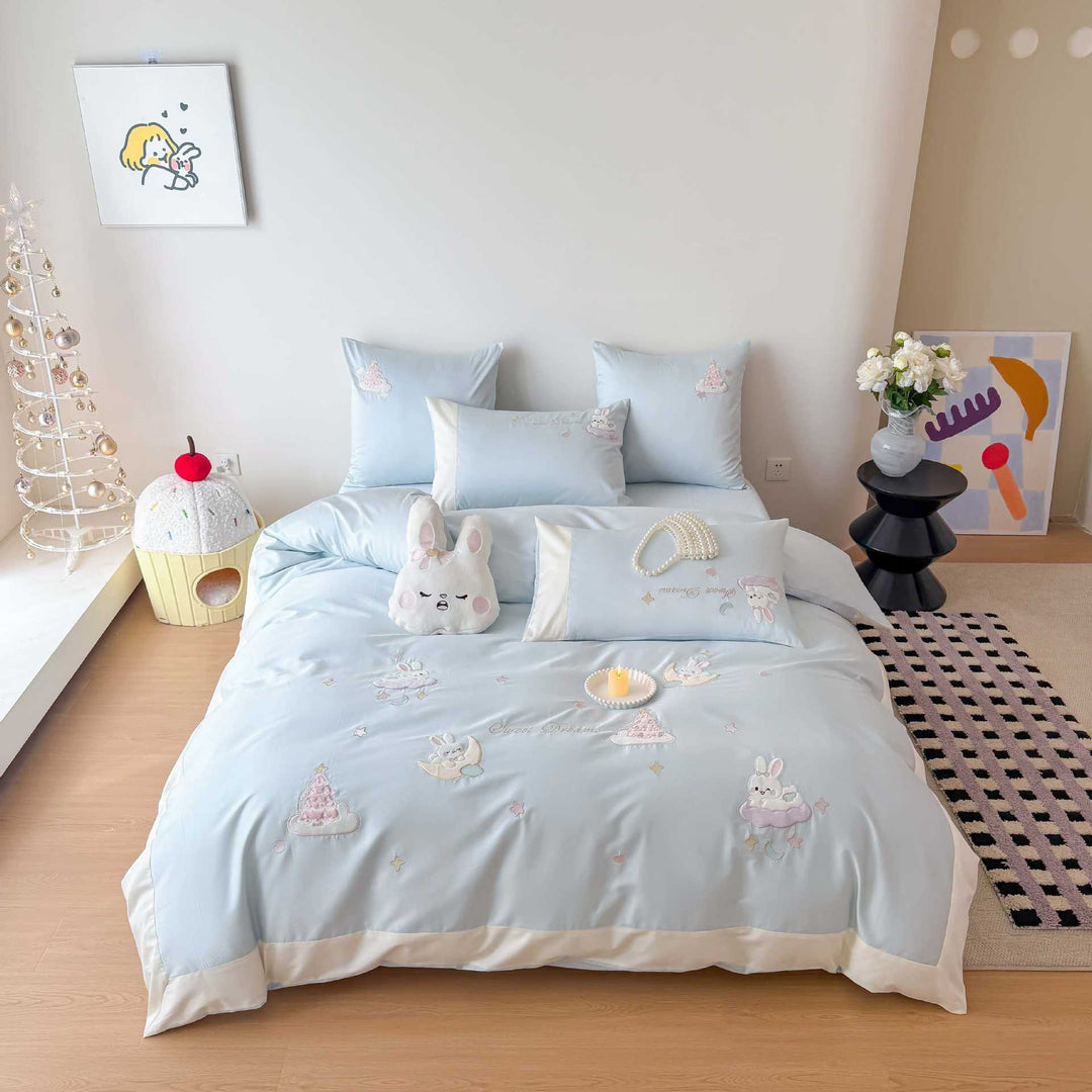 Children's bedding set with embroidered bunny appliqués and satin trim