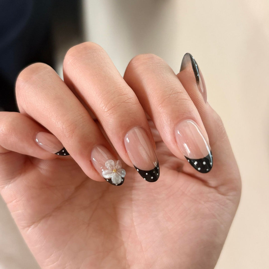 Decorative artificial nails with elegant accents Kalsten