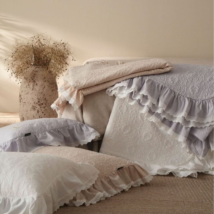 Cotton gauze bedding set with ruffles and delicate lace edge