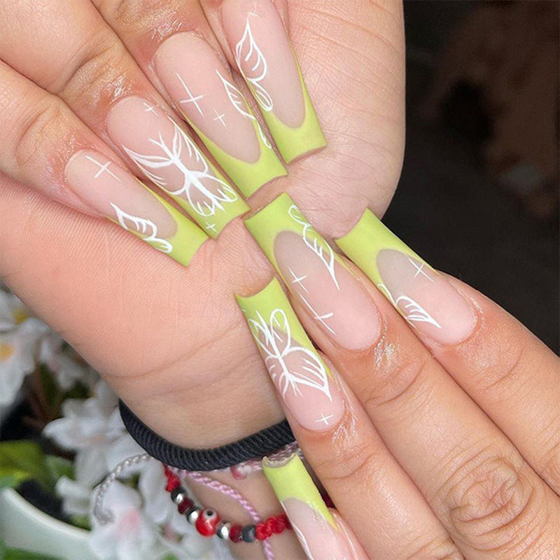 Artistic and creative nail extensions Kalsten