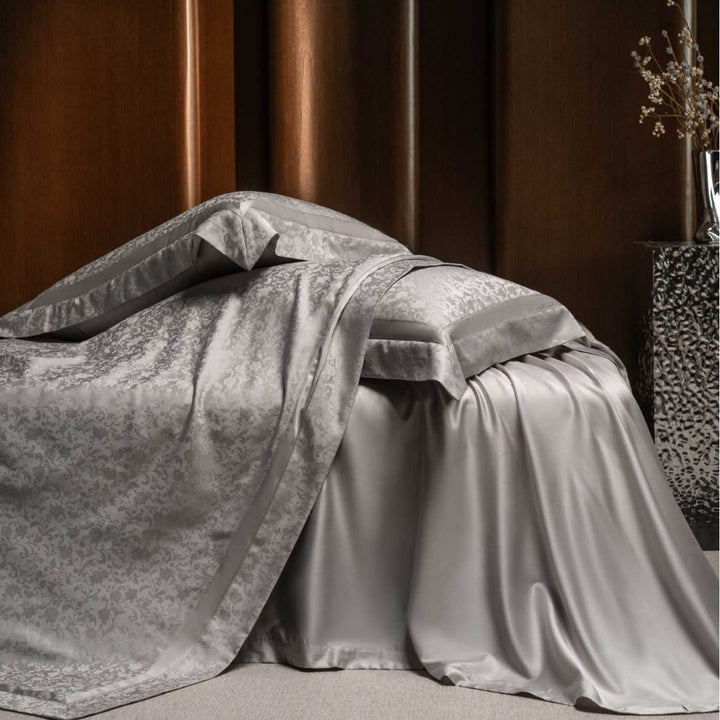 Luxurious satin jacquard bedding set with fine damask pattern and Oxford pillow