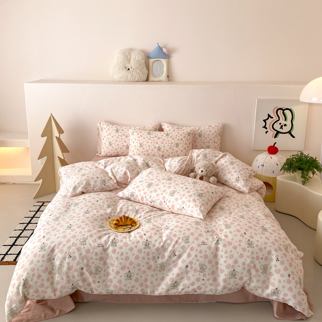Child-friendly cotton satin bedding set with cute bear and heart print