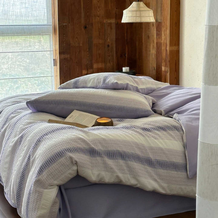 Striped bedding set made of cotton muslin with waffle texture