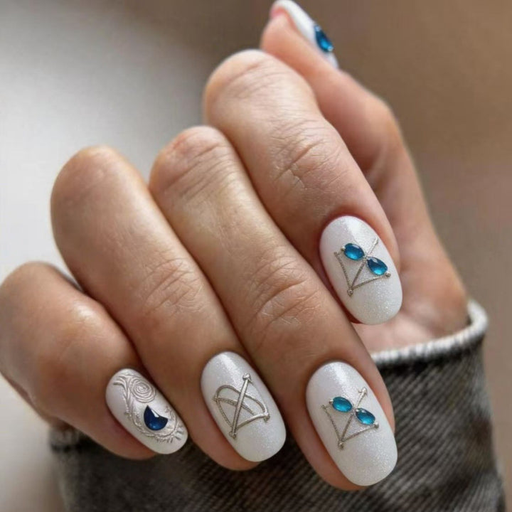 Artificial nails with noble glitter accents and symbol motif Kalsten