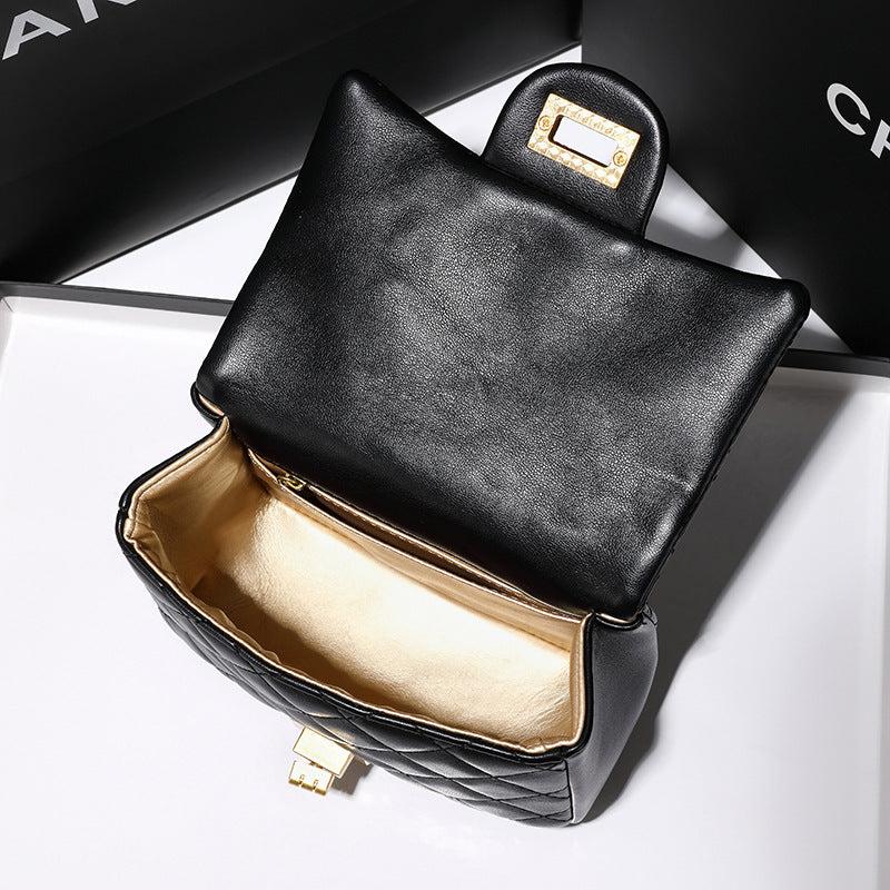 Elegant Quilted Chain Crossbody Handbag  1791995442