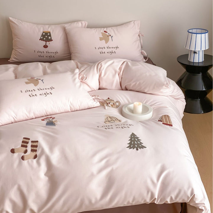 Playful cotton satin bedding set with illustrative print, reversible function, and hotel closure