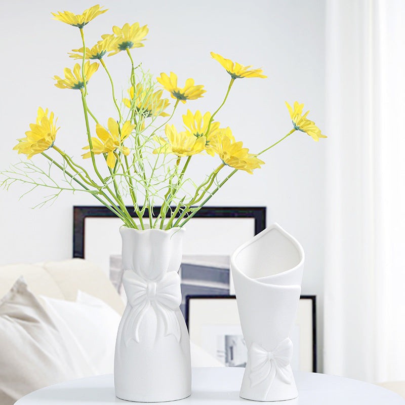 Decorative Bow Vase Kalsten