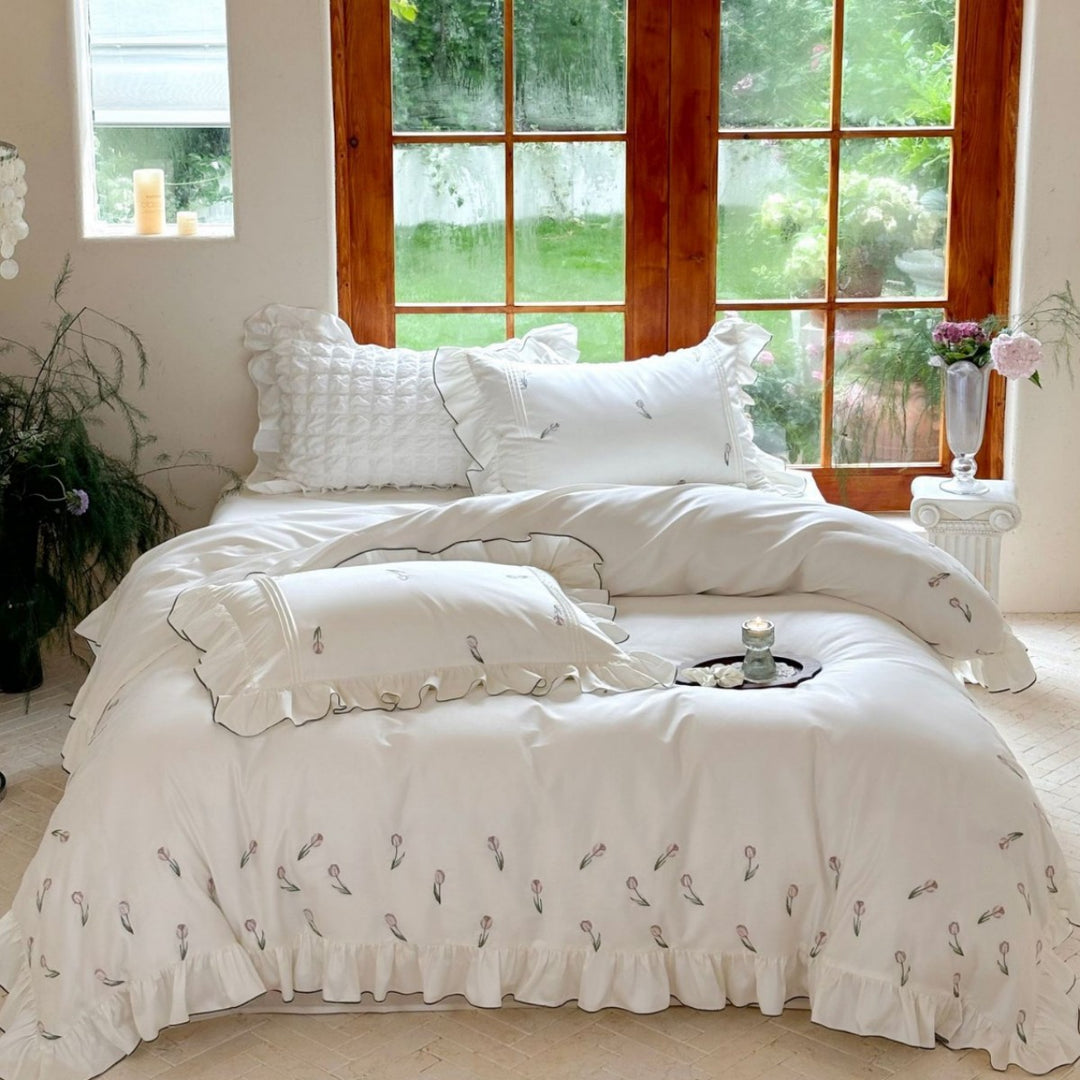 Romantic cotton percale bedding set with ruffled hem and embroidered tulip motif