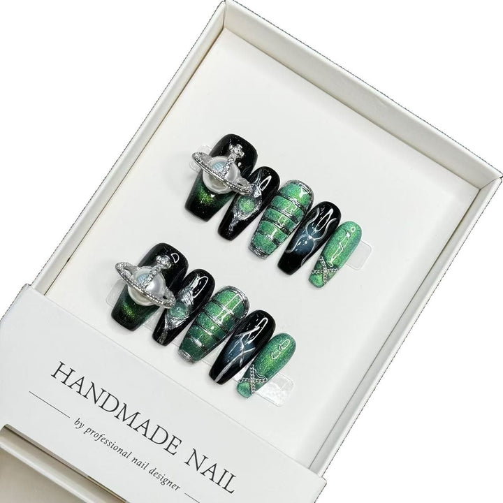 Artistic Alien-Themed Press-On Nail Set