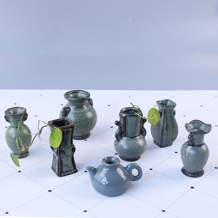 Elegant ceramic vase with artistic design Kalsten
