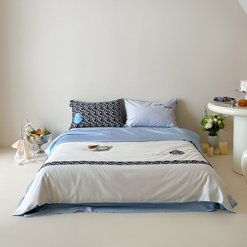 Bedding set made of high-quality cotton satin with decorative border and reversible function