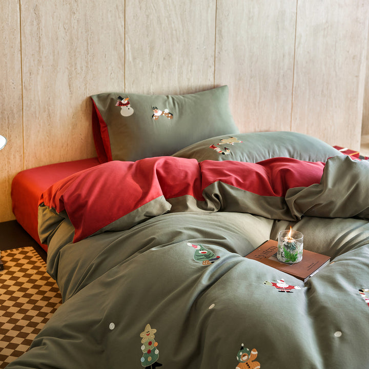 Children's bedding set with chenille sheep appliqués and soft percale fabric