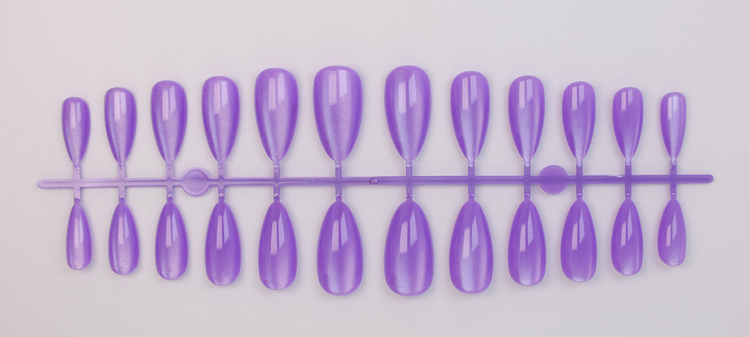 Artificial nail set with shimmering designs Kalsten
