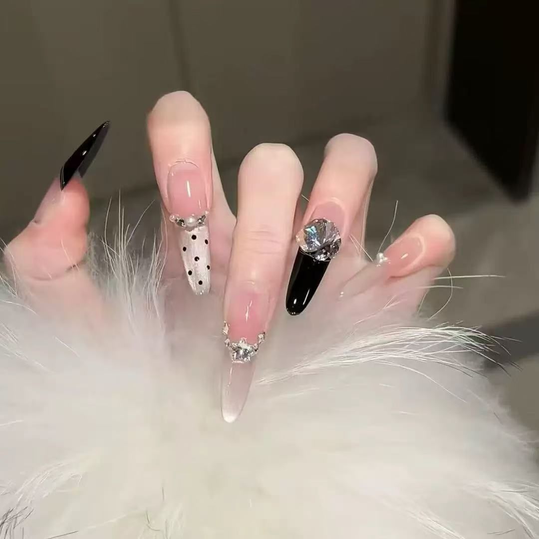 Glamorous artificial nail tips with elegant decorations Kalsten