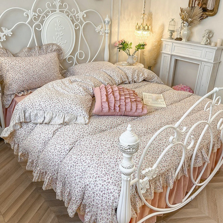 Romantic quilted comforter with ruffled border and fine floral pattern