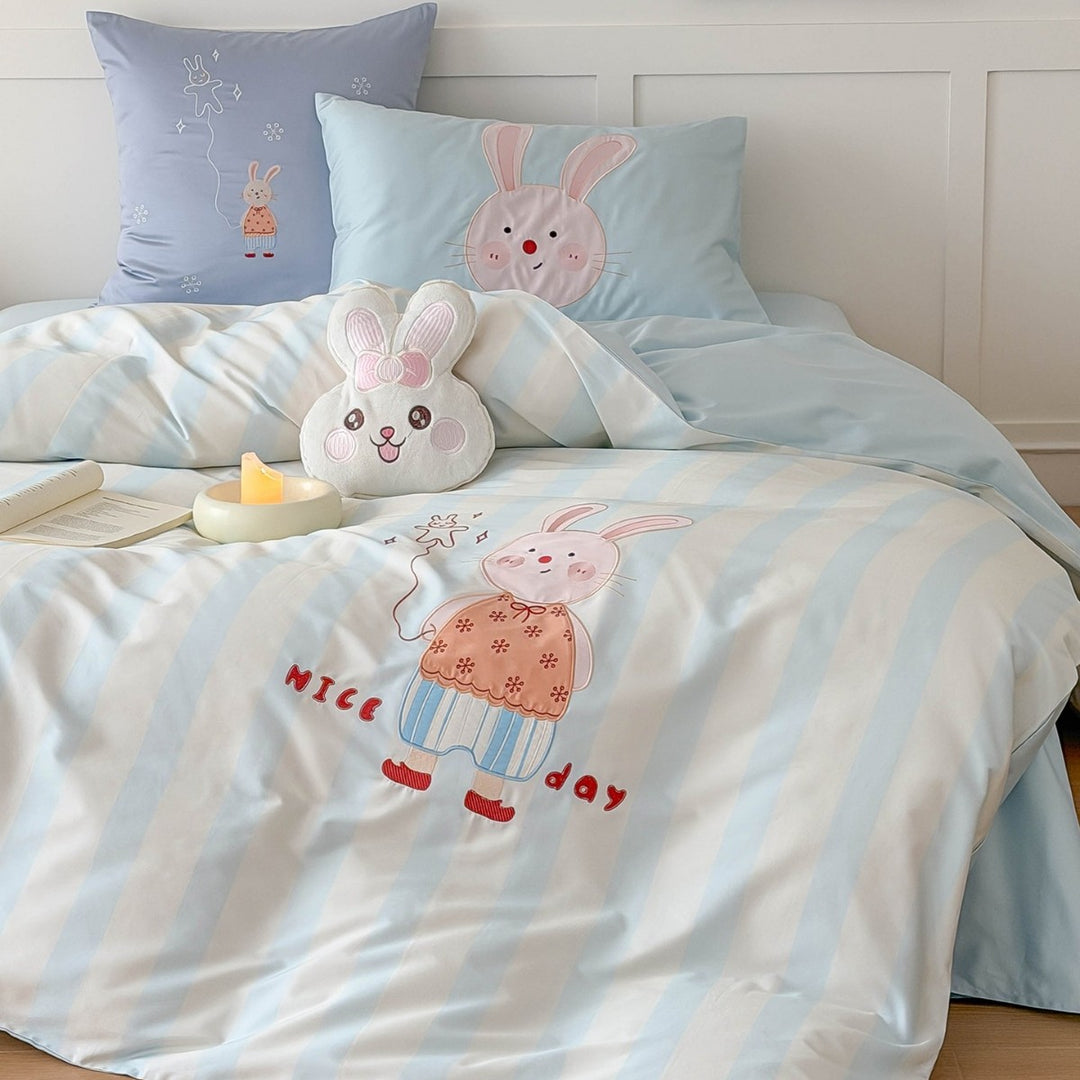 Children's bedding set with striped cotton satin and cute bunny appliqués