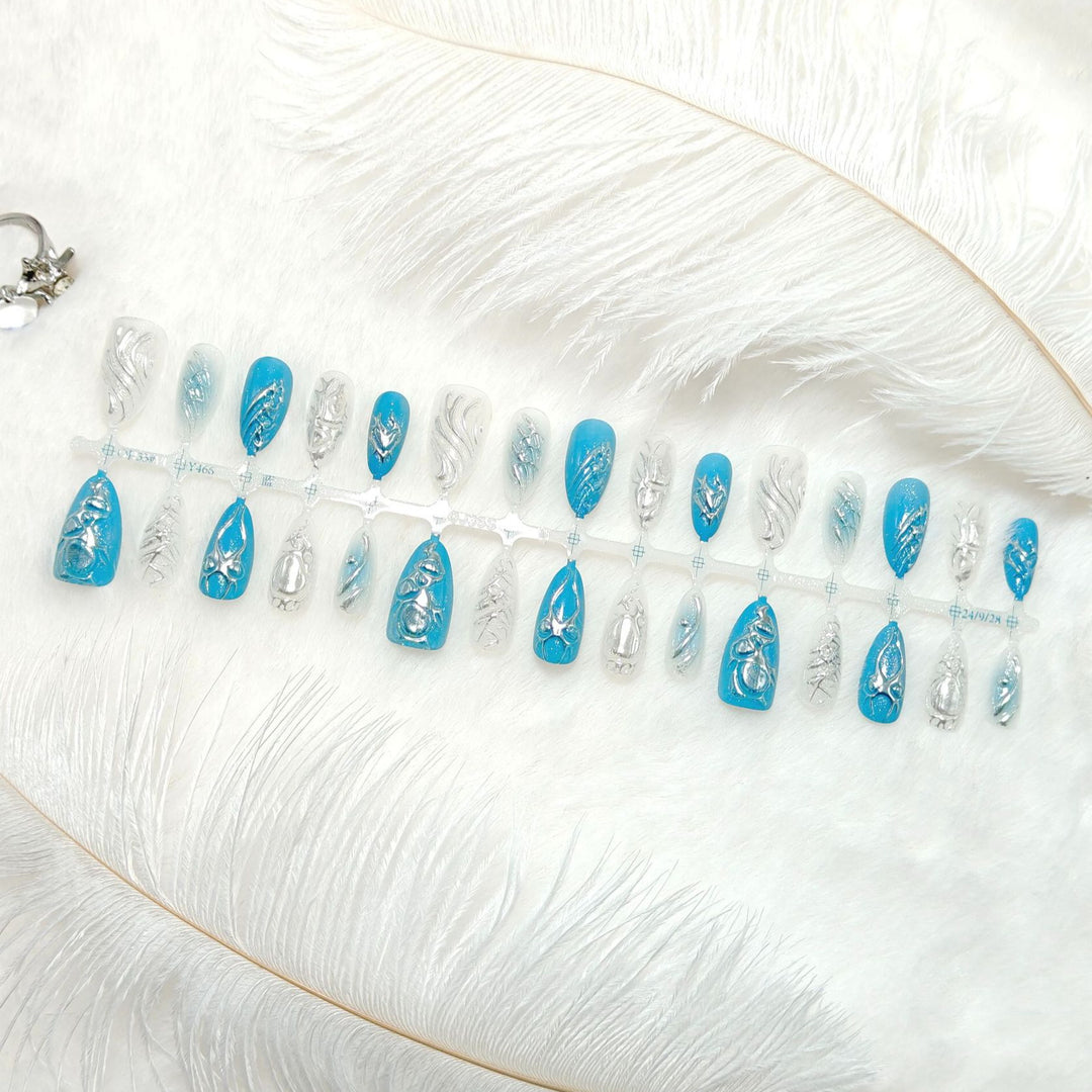 Creative artificial nails with shiny silver and turquoise tones Kalsten