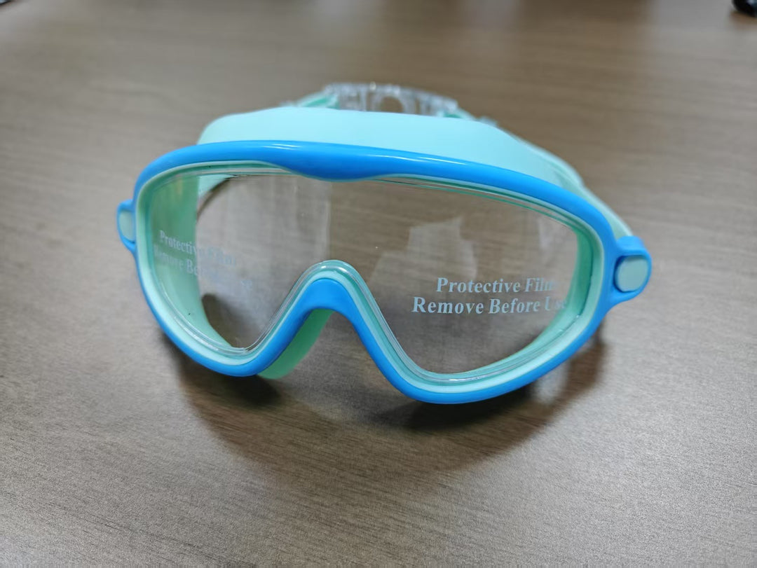 Swimming mask with adjustable comfort and clear field of vision Kalsten