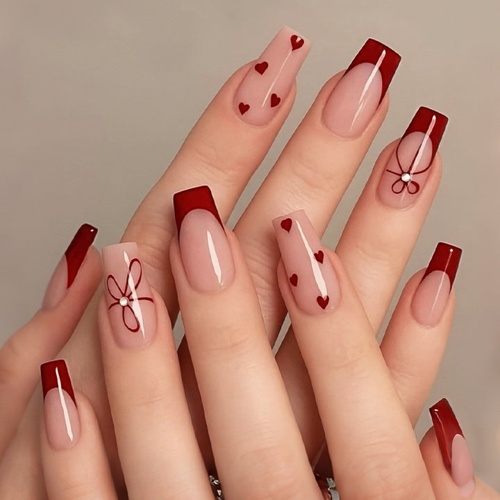 Artificial nail set with stylish hearts and elegant accents Kalsten