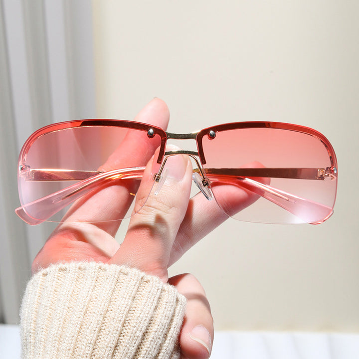 Ladies sunglasses with large, elegant lenses and a modern metal frame Kalsten