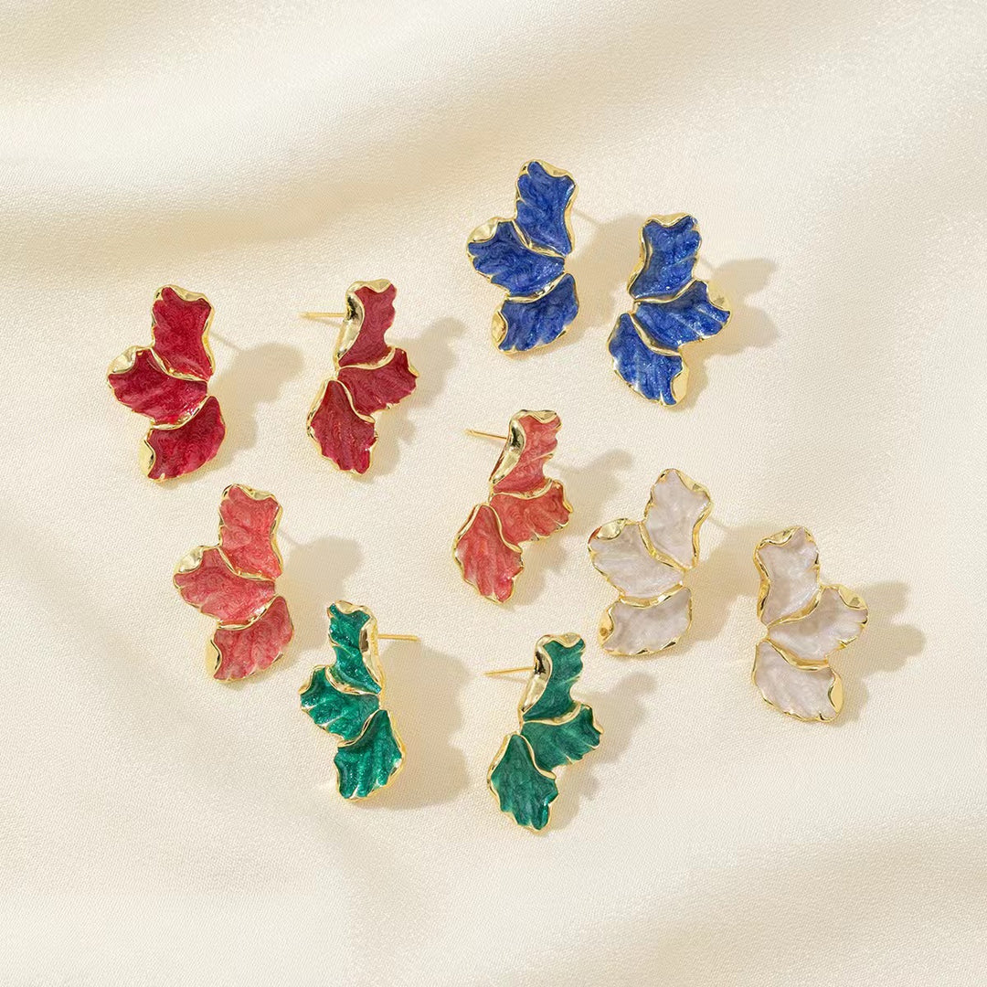 Fashionable earrings with feminine leaf design Kalsten