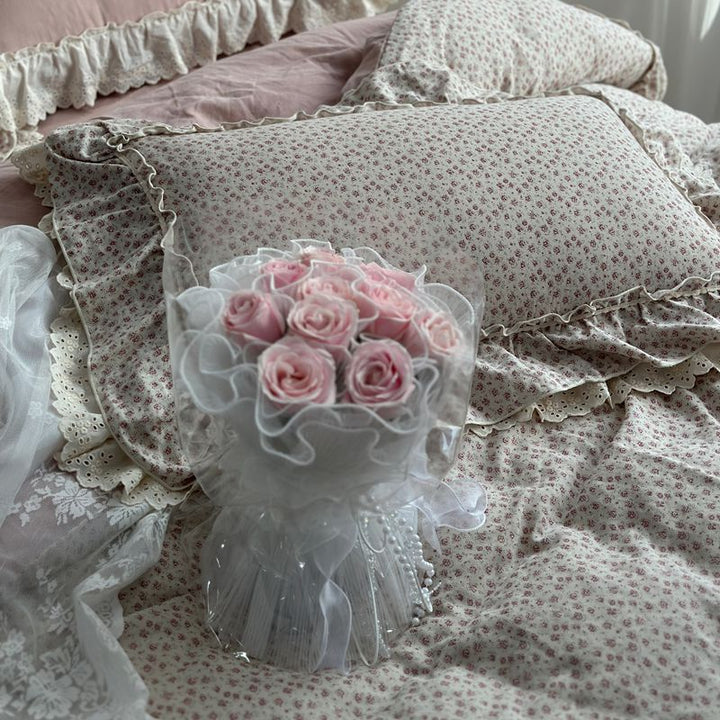 Duvet and pillowcase set made of cotton cambric with ruffles and eyelet embroidery