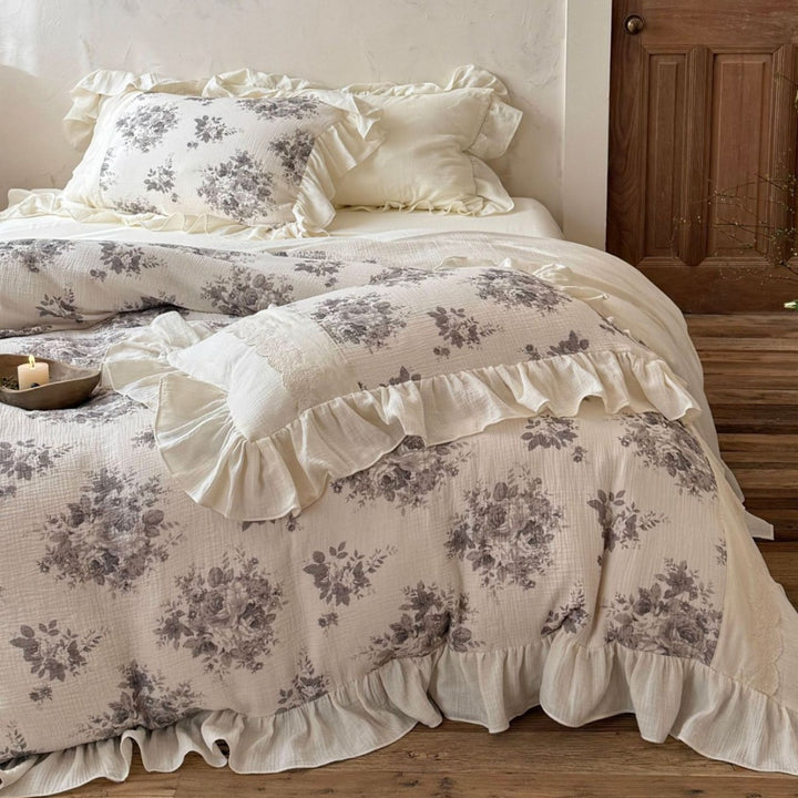 Cotton-linen bed linen set with ruffles and lace trim