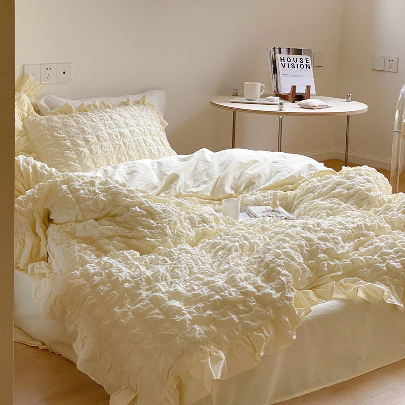 Luxurious crinkle bedding set with ruffle and washed cotton-linen blend