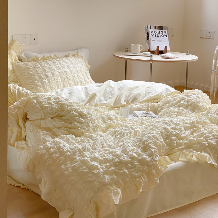 Luxurious crinkle bedding set with ruffle and washed cotton-linen blend