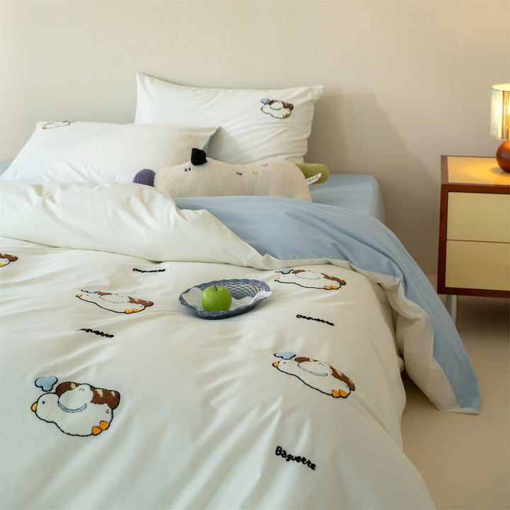 Reversible cotton bedding set with fine Christmas embroidery and satin finish reverse side
