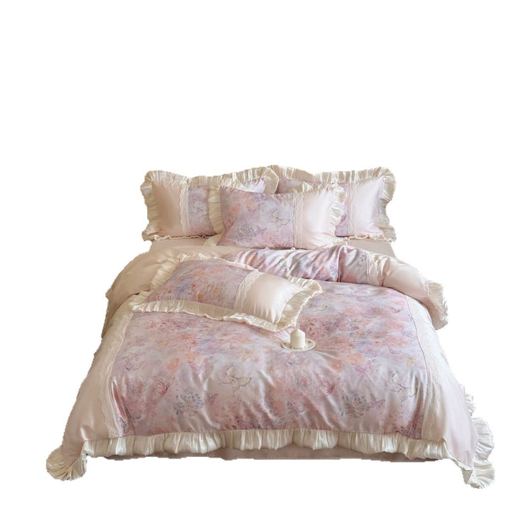 Vintage-style bedding set in silky satin with ruffled border and lace panel