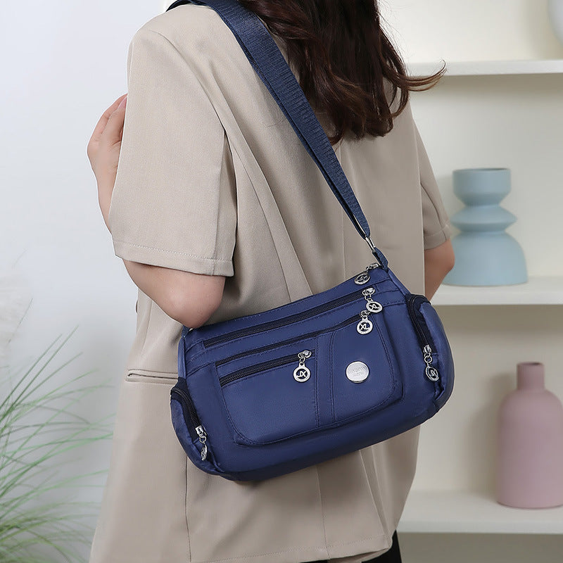 WoMulti-Pocket Crossbody Bag